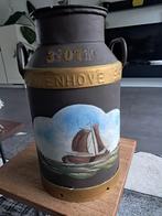 Beschilderde melkbus met deksel, Ophalen