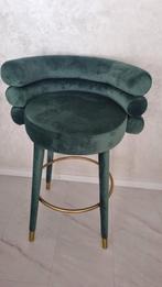 Luxe Groene Velvet Barstoel met Gouden Details, Huis en Inrichting, Barkrukken, Met voetsteun, 60 tot 90 cm, Nieuw, Ophalen of Verzenden
