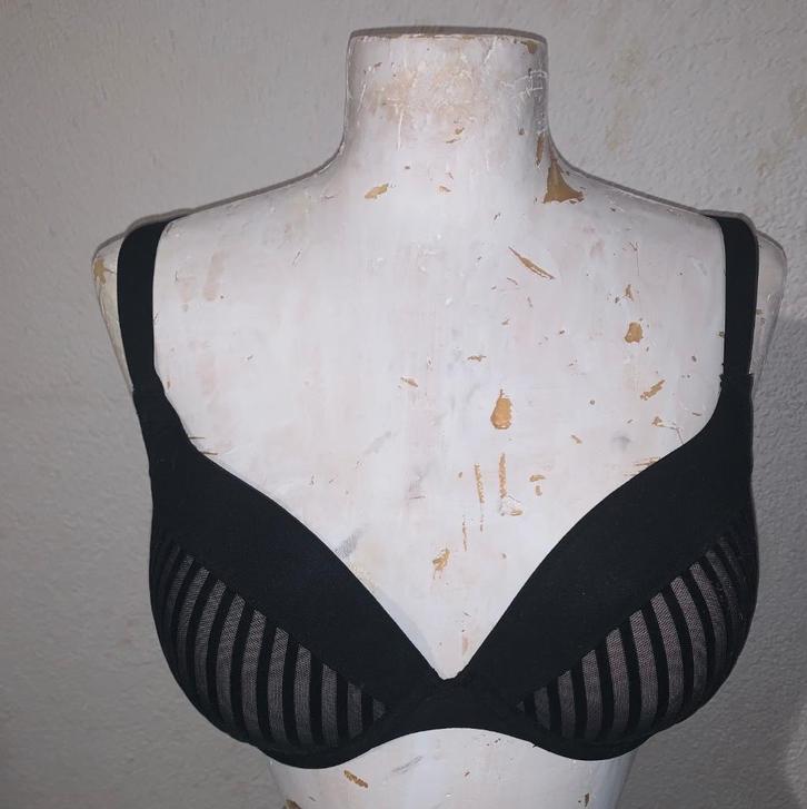 Hunkemöller BH 75 E izgst, Kleding | Dames, Ondergoed en Lingerie, BH, Zwart, Ophalen of Verzenden