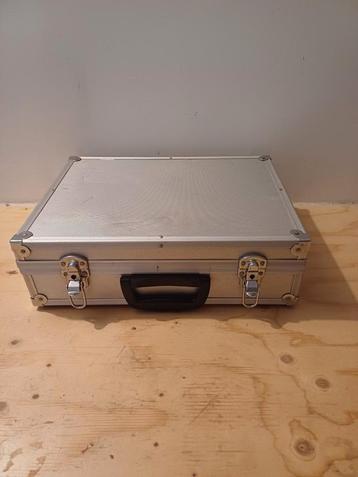 Aluminium koffer 43 x 33 x 13 cm beschikbaar voor biedingen