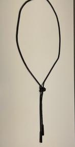 Zilverkleurige ketting met knoop en hanger, Ophalen of Verzenden, Nieuw, Zilver, Overige materialen