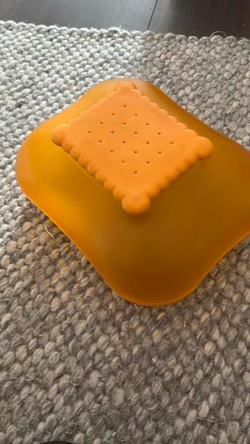 Koekjestrommel ‘Mary’ van Alessi, biscuit. beschikbaar voor biedingen
