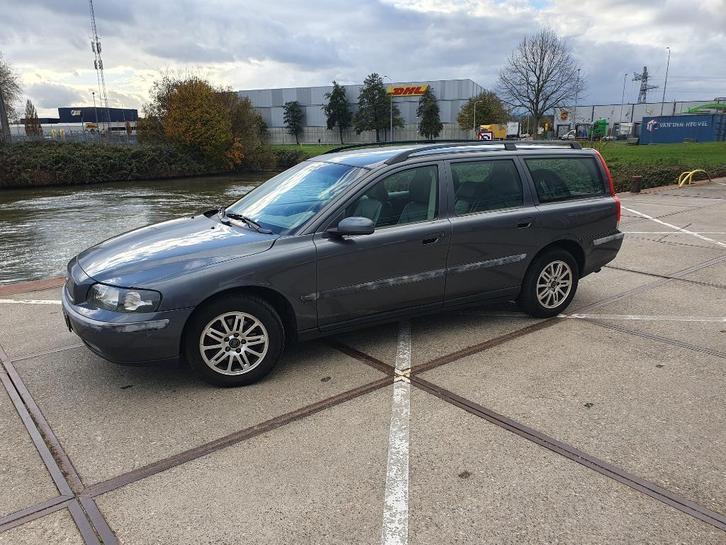 Volvo V70 2.4 170PK AUT 2003 met leder/trekhaak/winterbanden, Auto's, Volvo, Particulier, V70, ABS, Airbags, Airconditioning, Boordcomputer
