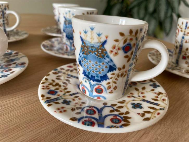 Iittala Taika espresso set 7 kopjes + 8 schoteltjes wit uil, Verzamelen, Porselein, Kristal en Bestek, Zo goed als nieuw, Kop en/of schotel