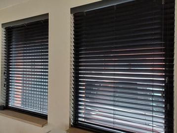 2 jaloezieën zwart Veneta  beschikbaar voor biedingen
