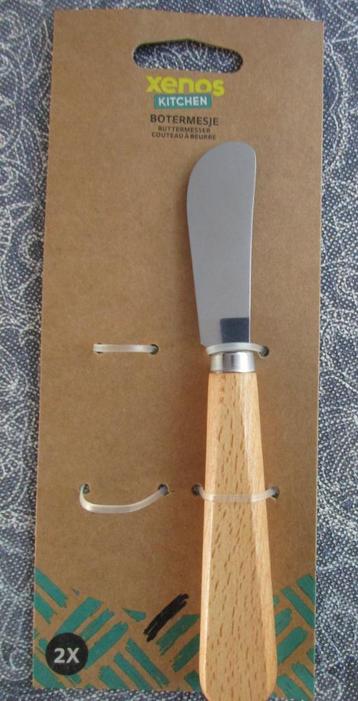 nieuw botermesje met houten handvat  beschikbaar voor biedingen