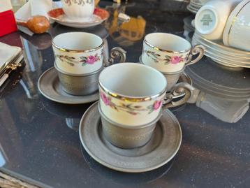 Espresso kopjes in tinnen houder beschikbaar voor biedingen