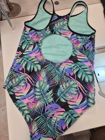 Badpak maat 170 beschikbaar voor biedingen