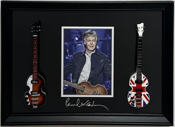 Paul Mccartney twee miniatuur gitaren op een lijst wanddeco  beschikbaar voor biedingen