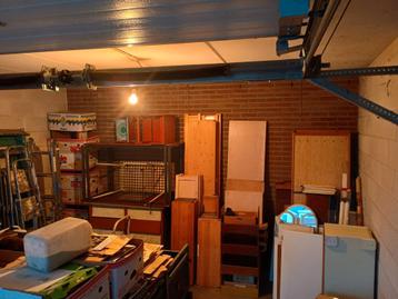 degelijke werktafel ca 1.20x0,60cm beschikbaar voor biedingen