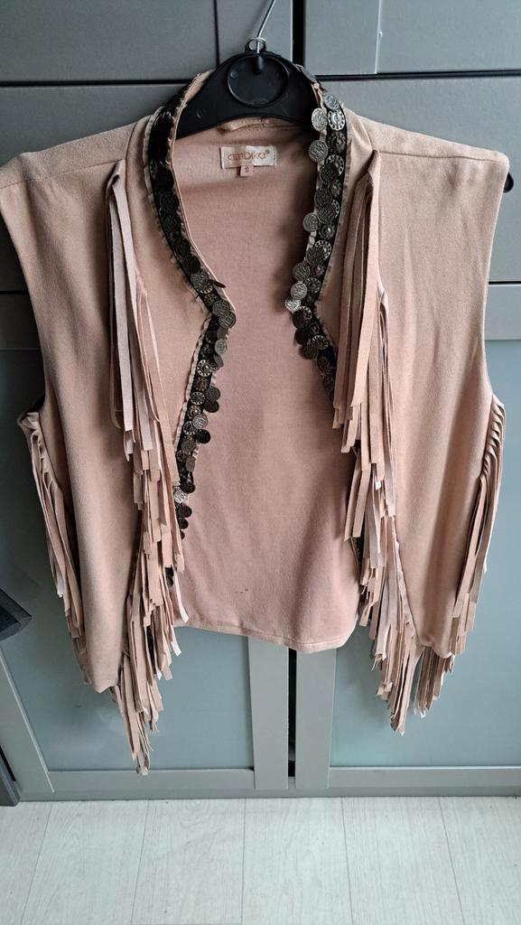 Bijzondere gilet met muntjes en franjes - oud roze, Kleding | Dames, Bodywarmers, Zo goed als nieuw, Maat 36 (S), Roze, Ophalen of Verzenden