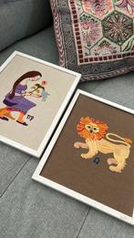2 vintage geborduurde schilderijtjes in lijst leeuw maagd, Huis en Inrichting, Woonaccessoires | Schilderijen, Tekeningen en Foto's