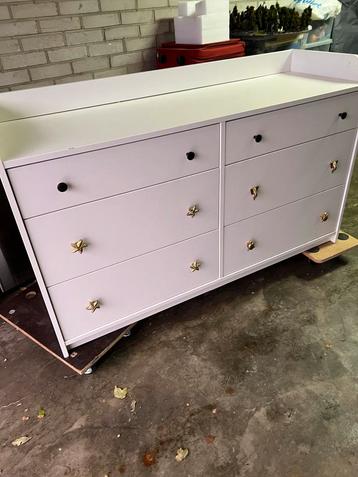 IKEA Commode Hauga met opstaande rand beschikbaar voor biedingen