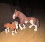 twee speelgoedpaarden Schleich, Clydesdale-merrie en veulen, Ophalen of Verzenden, Zo goed als nieuw, Paard