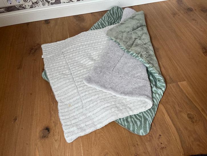 set van 2 nette box kleden, Kinderen en Baby's, Boxen, Zo goed als nieuw, Rechthoekig, Boxkleed, Ophalen of Verzenden