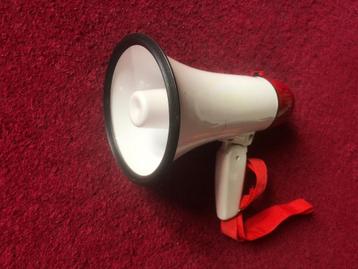 Megafoon op batterijen in goede staat. beschikbaar voor biedingen