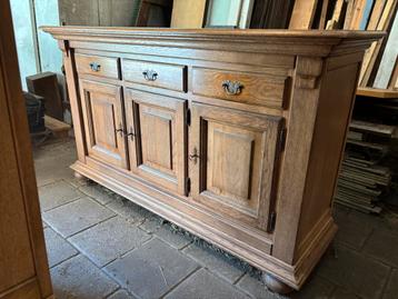 Massief grenen dressoir beschikbaar voor biedingen