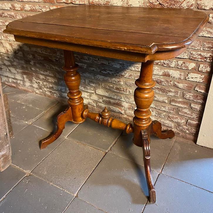 Antieke houten tafel met gedraaide poten  brocante, Antiek en Kunst, Curiosa en Brocante, Ophalen
