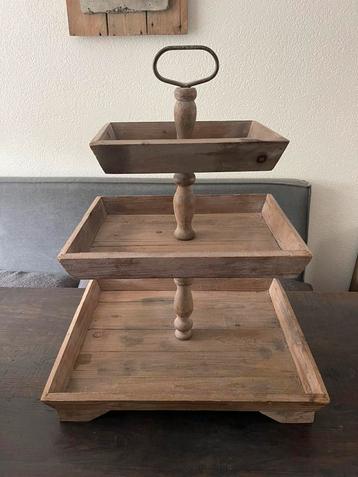 Houten landelijke etagère beschikbaar voor biedingen