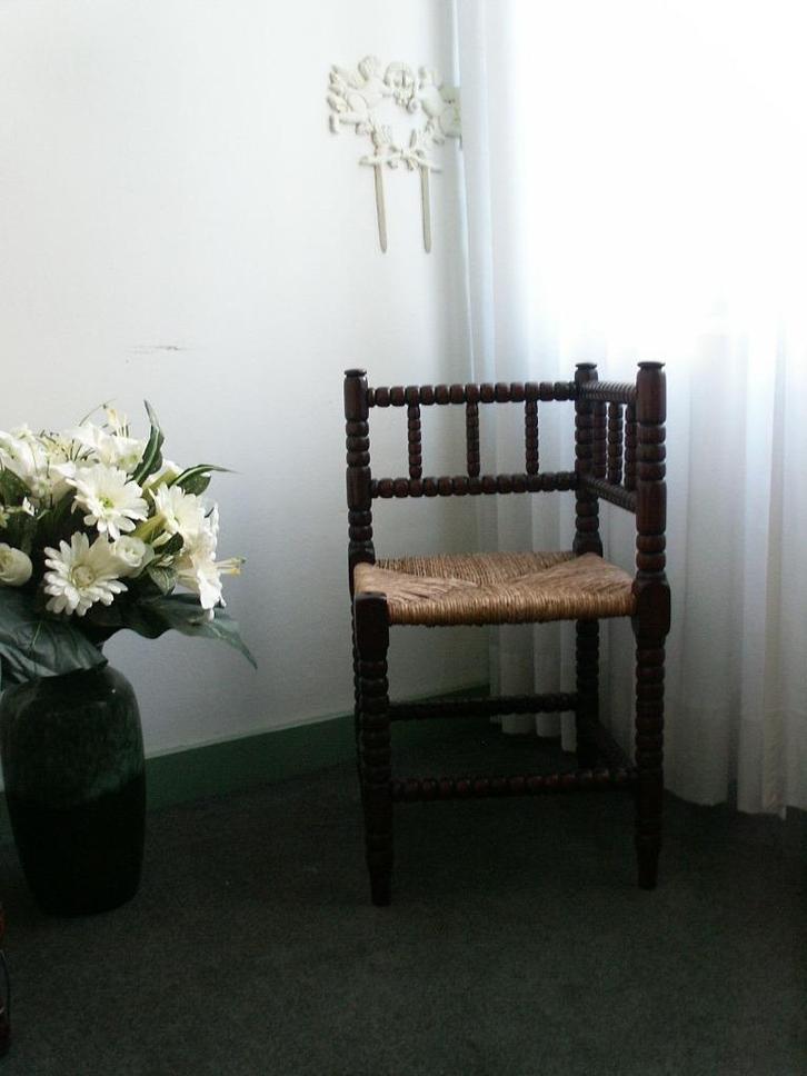 Nostalgisch HOEKSTOELTJE met nieuwe Zitting <> BREISTOELTJE, Antiek en Kunst, Antiek | Meubels | Stoelen en Banken, Ophalen of Verzenden