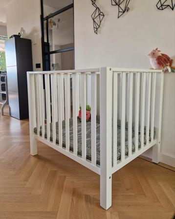 Zeer nette box inclusief boxkleed beschikbaar voor biedingen