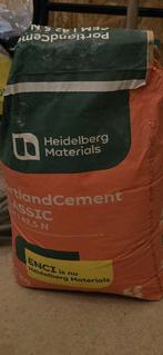 Portland Cement zak (klein beetje gebruikt), Doe-het-zelf en Verbouw, Metselstenen, Ophalen, Zo goed als nieuw