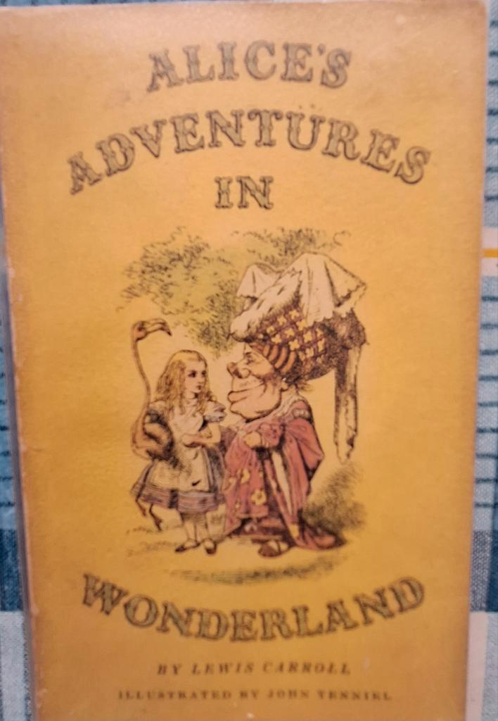 Alice in Wonderland - Vintage Puffin Editie, Boeken, Sprookjes en Fabels, Gelezen, Ophalen of Verzenden