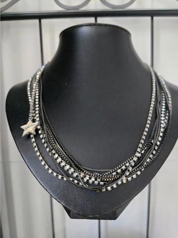 Guess ketting, zilverkleurig en zwart beschikbaar voor biedingen