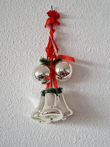Vintage tros glazen kerstklokjes kerstballen zilverkleur beschikbaar voor biedingen