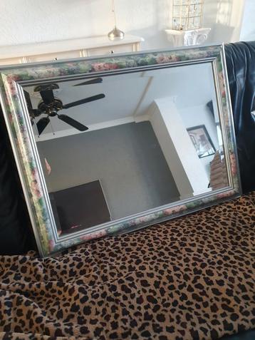 Spiegel beschikbaar voor biedingen