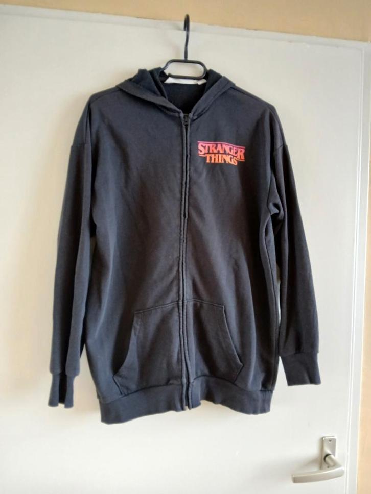 Stranger things vest en t shirt maat 170, Kinderen en Baby's, Kinderkleding | Maat 170, Zo goed als nieuw, Meisje, Trui of Vest