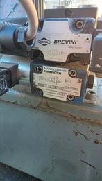 Hydrauliek unit met 2 hydraulische cilinders, Ophalen, Zo goed als nieuw