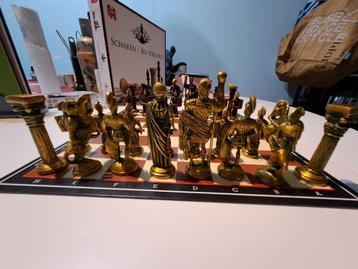 Bronze schaakspel. beschikbaar voor biedingen