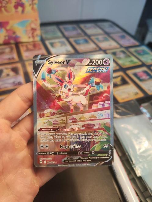 🎀 Sylveon V 184 Evolving Skies #2, Hobby en Vrije tijd, Verzamelkaartspellen | Pokémon, Zo goed als nieuw, Losse kaart, Ophalen of Verzenden