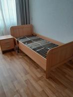 Senioren bed met nachtkastje en nieuw matras, Ophalen, 90 cm, Eenpersoons, Bruin