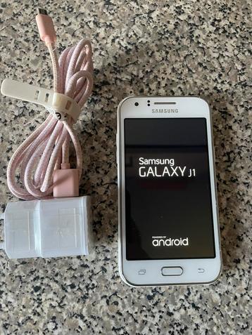 Samsung Galaxy J1 met lader in zeer goede staat! beschikbaar voor biedingen