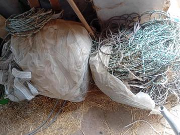 Lint en draad voor afrastering. beschikbaar voor biedingen
