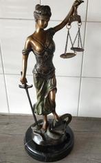 Mooi groot beeld op marmer voet van vrouwen Justitia., Antiek en Kunst, Ophalen of Verzenden