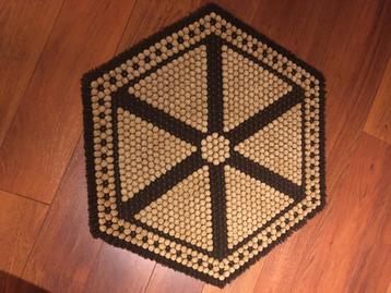 Mooi tafelkleedje zeskantig beschikbaar voor biedingen