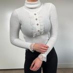 Witte trui met kanten details en gouden knoopjes – maat S, Ophalen of Verzenden, Zo goed als nieuw, Maat 36 (S), Wit