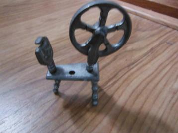 tinnen spinnewiel miniatuur, gemerkt artil 90% beschikbaar voor biedingen