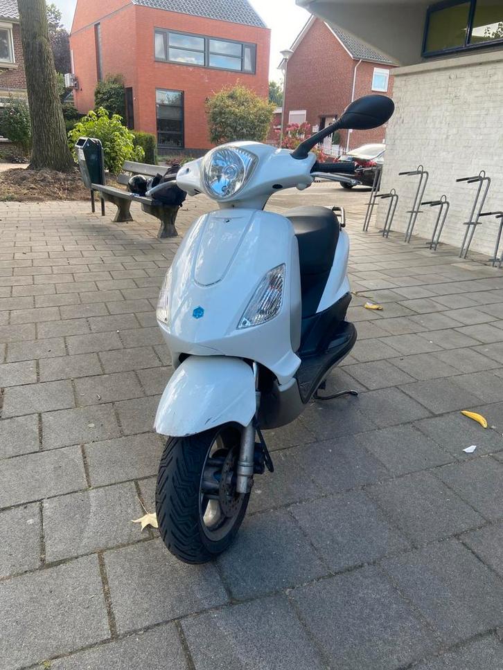 Piaggio Fly 50CC - Goede Staat, Fietsen en Brommers, Scooters | Piaggio, Gebruikt, Fly, Maximaal 45 km/u, Benzine, Ophalen