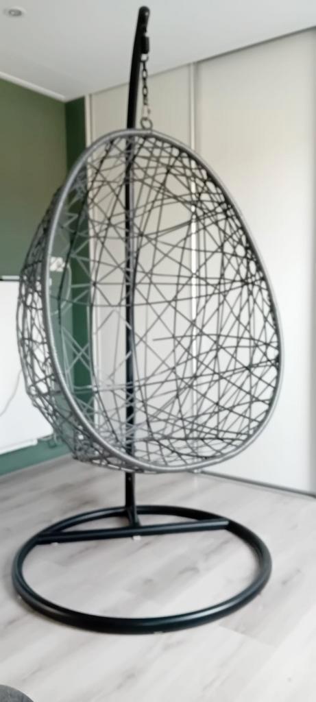 Mooie Hangstoel - Perfect voor Ontspanning!, Huis en Inrichting, Stoelen, Zo goed als nieuw, Eén, Kunststof, Metaal, Grijs, Ophalen