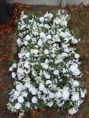 Bloemdecoratie voor bogen beschikbaar voor biedingen