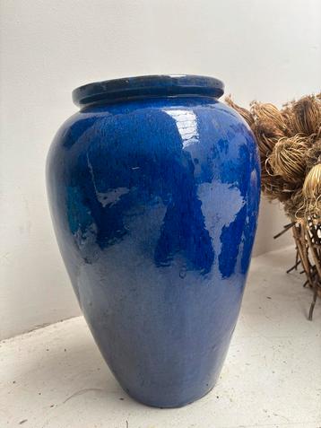 Blauwe Aardewerk Vaas beschikbaar voor biedingen