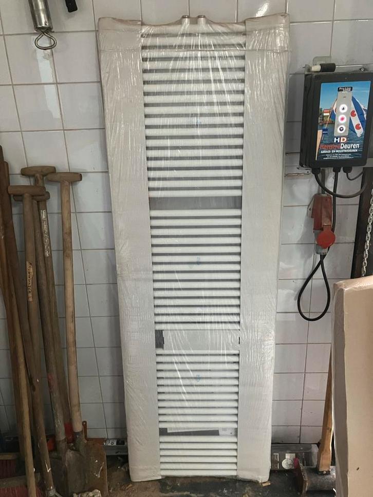 Nieuwe Badkamer Radiator - Design Radiator, Doe-het-zelf en Verbouw, Verwarming en Radiatoren, Nieuw, Radiator, 800 watt of meer