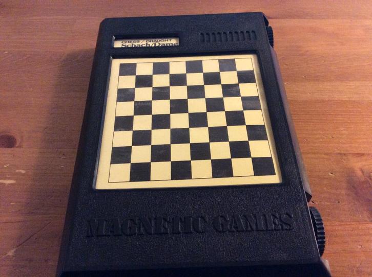 Spellenset magnetisch "scroll" 6 spellen o.a. schaak, Hobby en Vrije tijd, Gezelschapsspellen | Bordspellen, Een of twee spelers