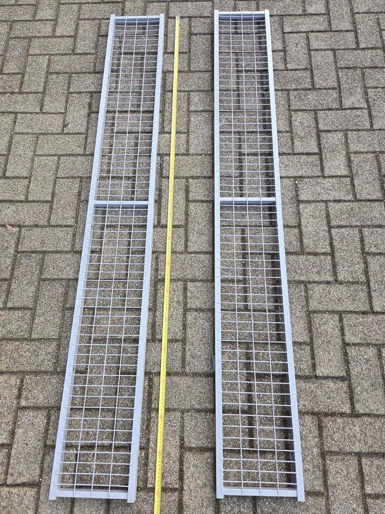 Metalen rek voor klimplanten, Ophalen