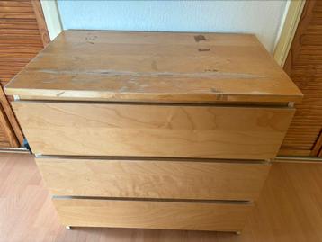  Te koop: Stevige en duurzame IKEA houten kast met 3 lades!