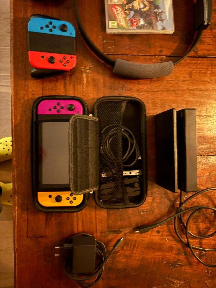 Nintendo Switch (2021) + Extra's, Spelcomputers en Games, Spelcomputers | Nintendo Switch, Zo goed als nieuw, Switch Original